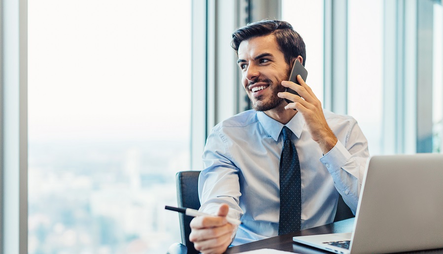 Manager telefoniert
